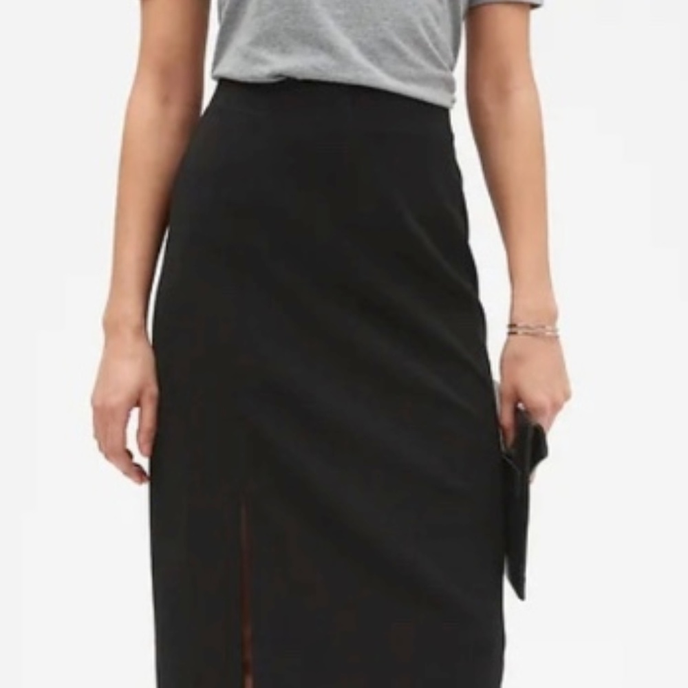 Front slit Banana pencil skirt! Size 4! Orig. Tags